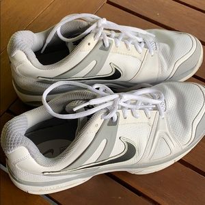 Men’s tennis sneakers